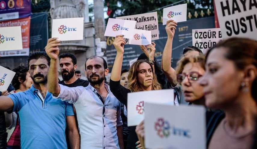 تظاهرة في اسطنبول بعد اغلاق قناة تلفزيونية مؤيدة للاكراد