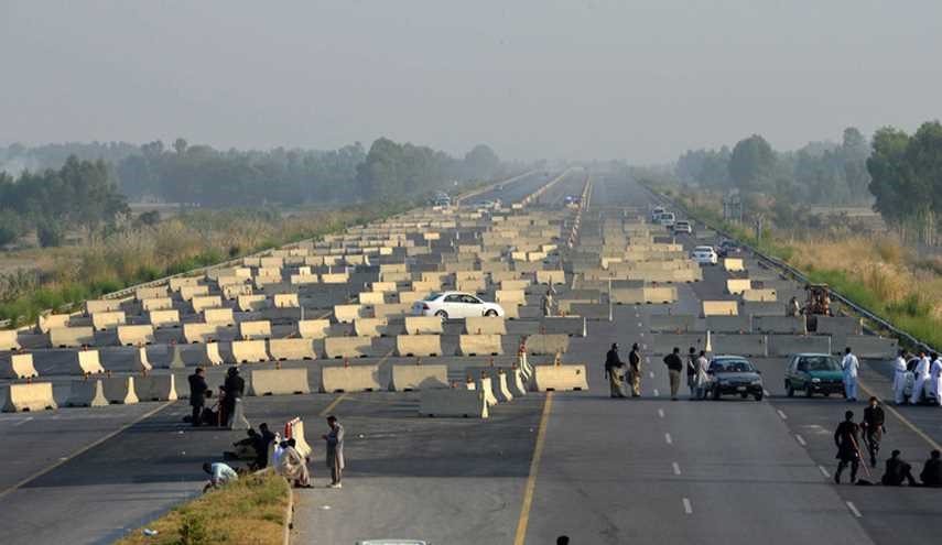 اعتقال العشرات من أنصار المعارض الباكستاني عمران خان
