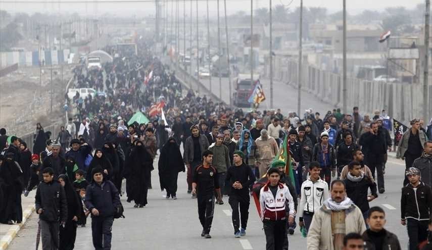 بالصور ..زوار الاربعين في بابل وهم في طريقهم الى كربلاء