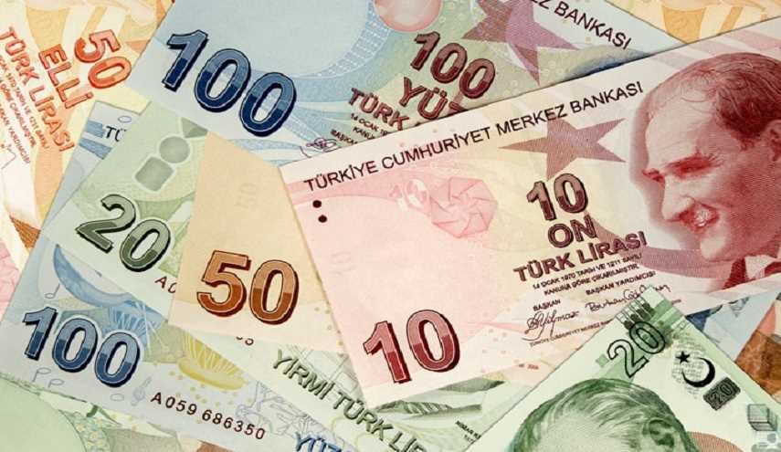 الليرة التركية تسجل انخفاضًا تاريخيًا أمام الدولار الأمريكي