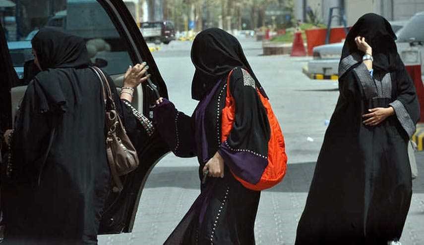 شلاق خوردن 2 دختر سعودی به خاطر واتس اپ!