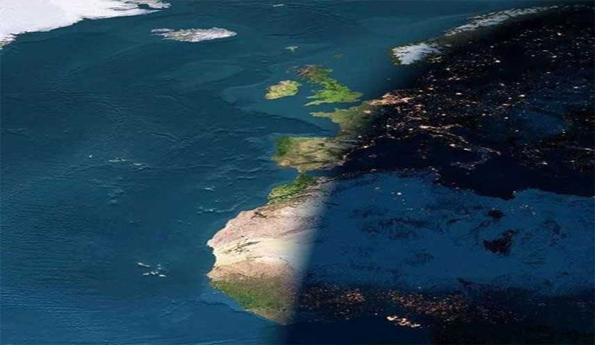 تصویری دیدنی از مرز خطی بین شب و روز زمین