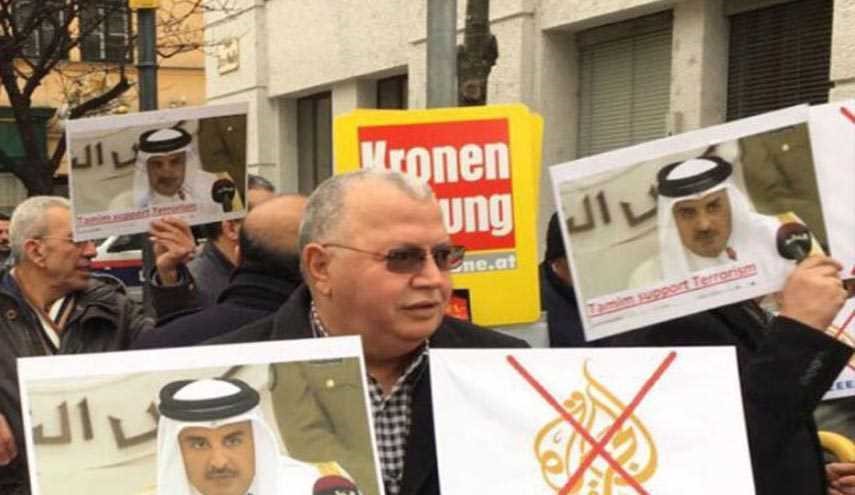 تظاهرات در برابر محل اقامت امیرقطر در وین