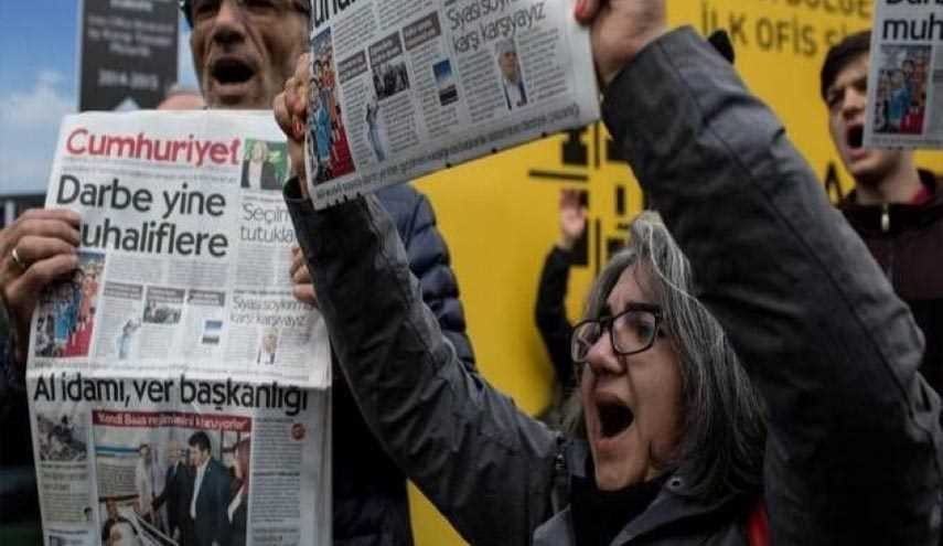 یک سوم روزنامه نگاران زندانی در ترکیه هستند