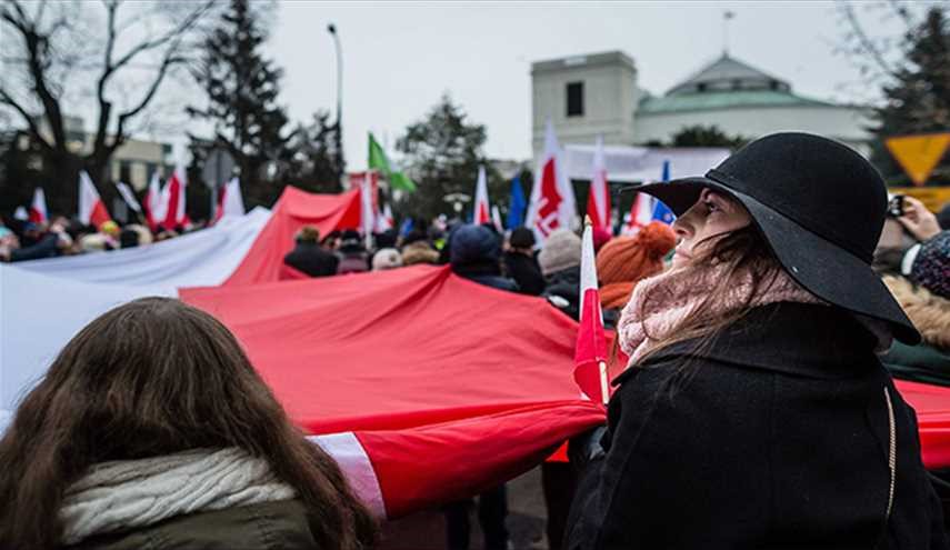 ازمة بولندا السياسية تدخل مرحلة جديدة