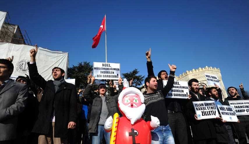 آیا مدرسه دوزبانه ترکیه، جشن کریسمس را ممنوع کرد؟