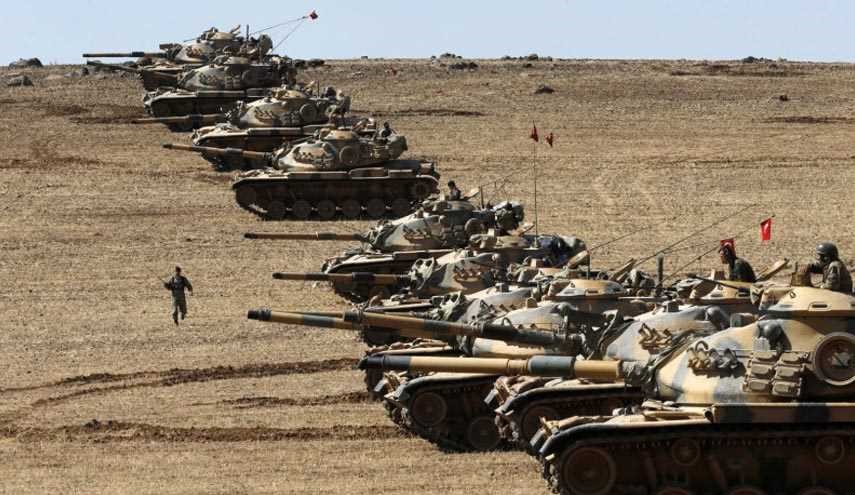 تركيا تنشر مدافع ودبابات اضافية على الحدود مع سوريا