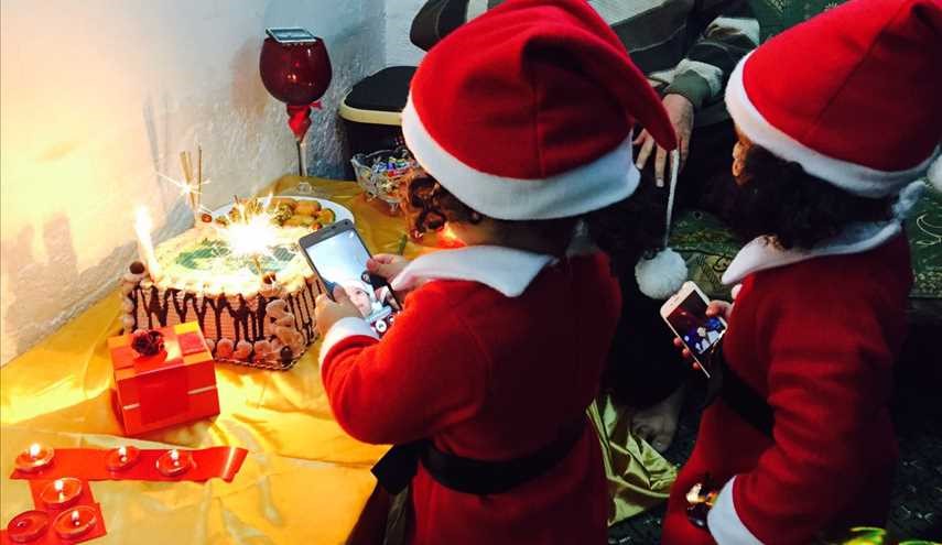 أطفال من العراق يحتفلن بأعياد الميلاد و بقدوم رأس السنة الميلادية الجديدة