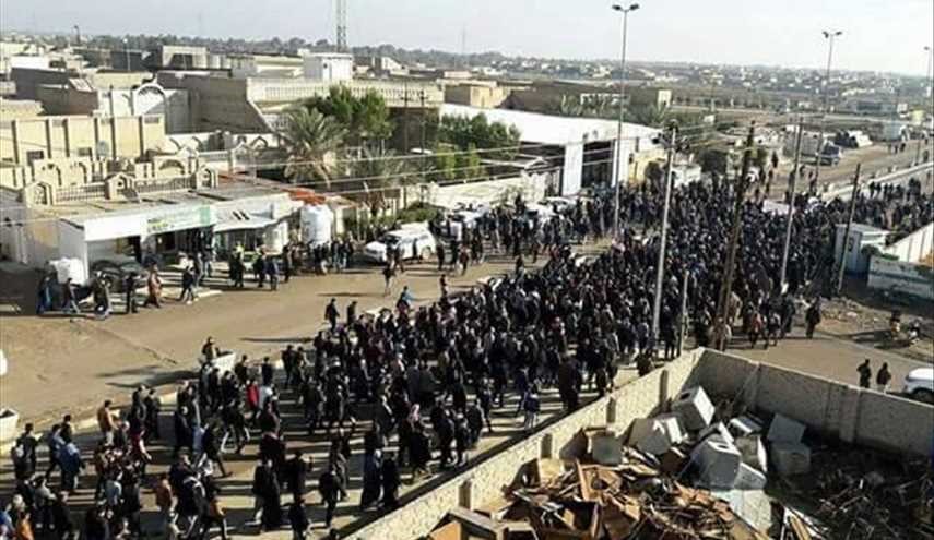 بالصور..مظاهرات حاشدة لأهالي قضاء الحي بمحافظة واسط العراقية تندد بسوء خدمات الإدارة المحلية