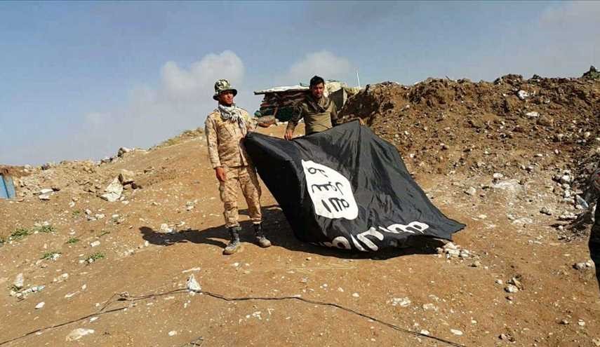 بالصور ..القوات العراقية تنكّس علم الارهابيين الدواعش