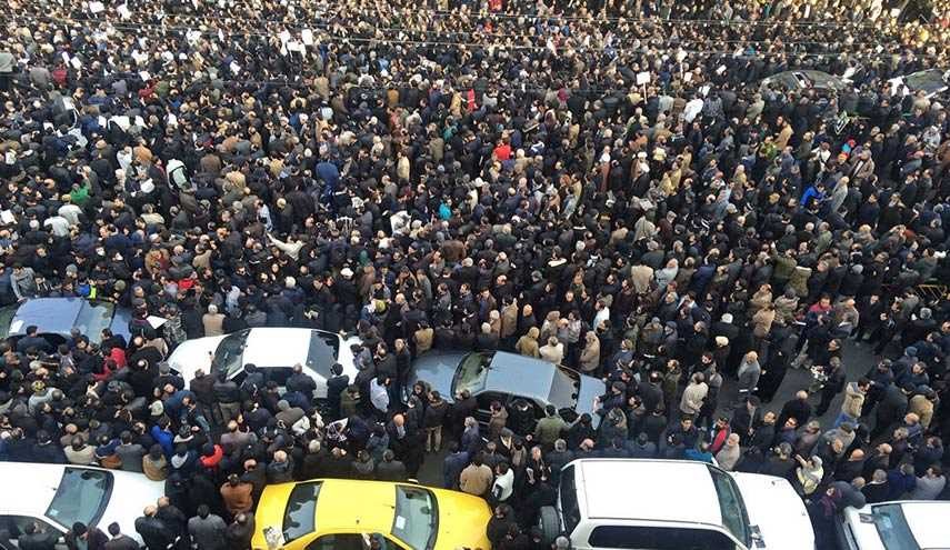 بالصور، حضور شعبي حاشد في مراسم تشييع آية الله هاشمي رفسنجاني