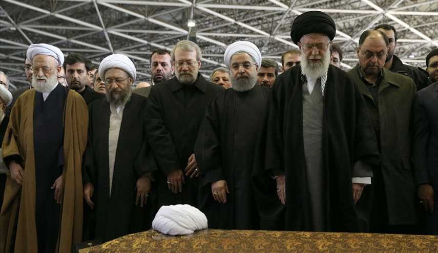 صلاة قائد الثورة الاسلامية على جثمان آية الله هاشمي رفسنجاني