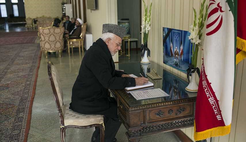 توقيع دفتر مذكرات آية الله هاشمي في السفارة الايرانية في افغانستان