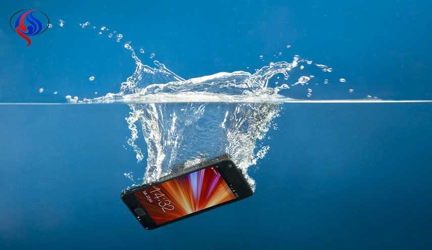 هر موبایل ۶۰۰‌ هزار لیتر آب را غیرقابل آشامیدن می‌کند