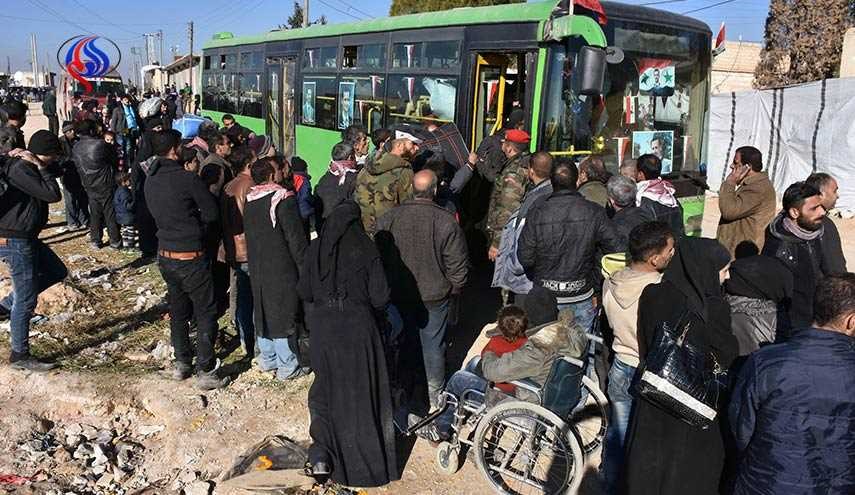اخراج 100 مسلح مع عائلاتهم من ريف دمشق الى ادلب