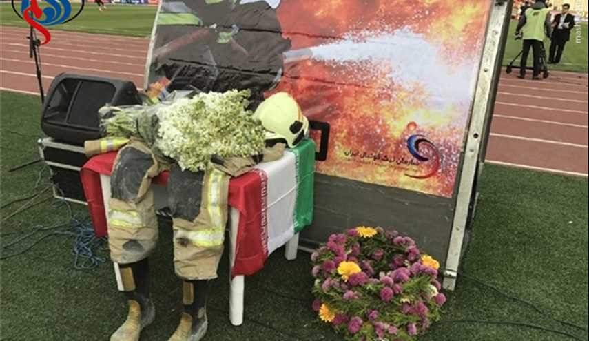 عکس..ادای احترام به آتش نشانان در بازی پرسپولیس-گسترش فولاد