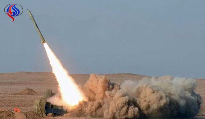 صاروخ يمني يستهدف قاعدة اماراتية في جزيرة زقر بالبحر الأحمر