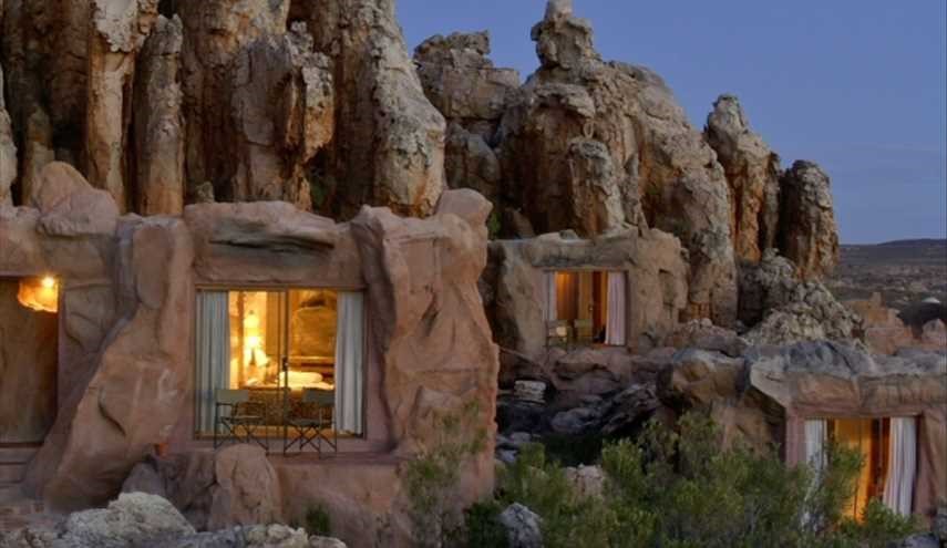 بالصور..فندق منحوت في الصخور بجنوب عاصمة جنوب أفريقيا