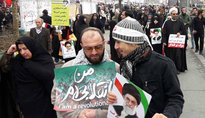 بالصور.. الايرانيون يحيون الذكرى الـ 38 للثورة الإسلامية