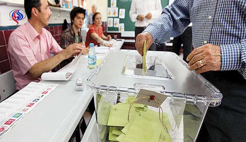 لجنة الانتخابات التركية تعلن إجراء الاستفتاء على الدستور في 16 نيسان