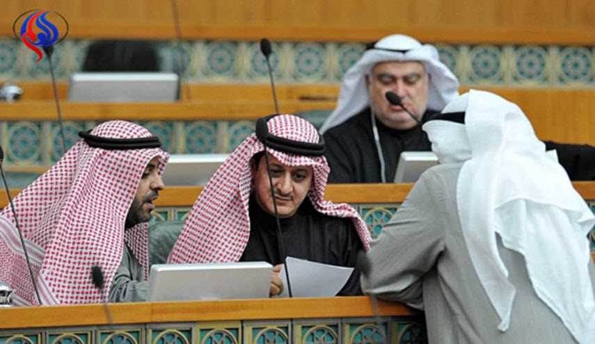 كيف ردّ رئيس البرلمان الكويتي على نائب اهداه وردة حمراء؟!