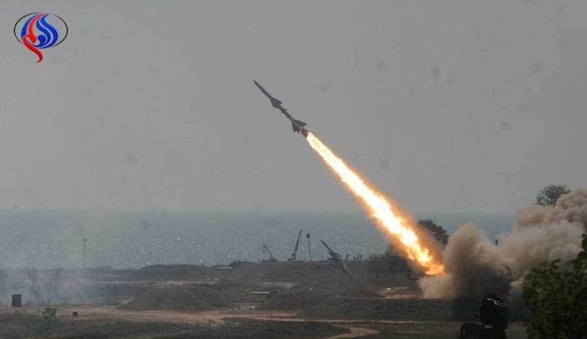 القوة الصاروخية اليمنية تستهدف مطار أبها السعودي بصاروخ باليستي