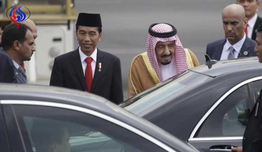 الملك السعودي يصل إلى إندونيسيا محملا بـ459 طنا!!