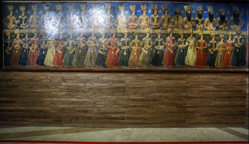 الكشف عن لوحة جدارية نافرة من العهد القاجاري