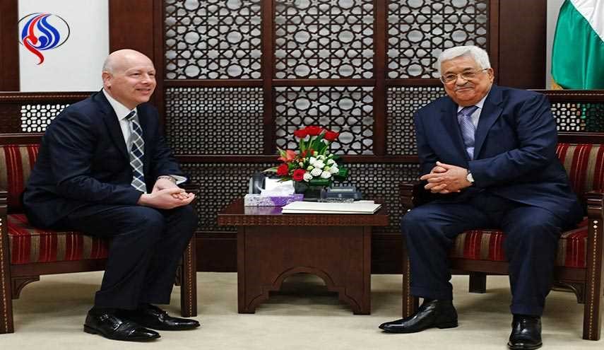 عباس يشدد لدى استقباله موفد ترامب على حل الدولتين 