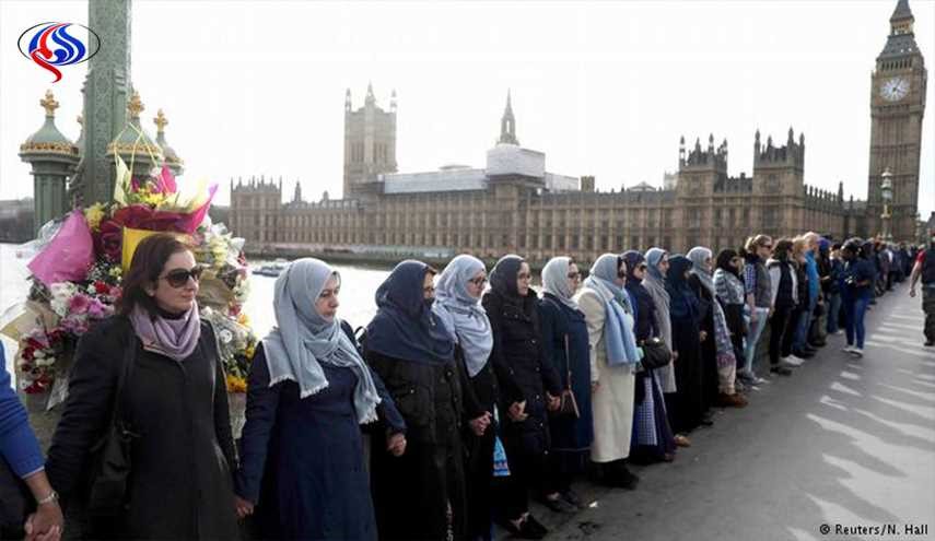 محجبات يتضامنّ مع ضحايا الإرهاب في لندن