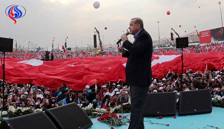 اردوغان يحشد عشرات الآلاف من مؤيديه قبل أسبوع من الاستفتاء