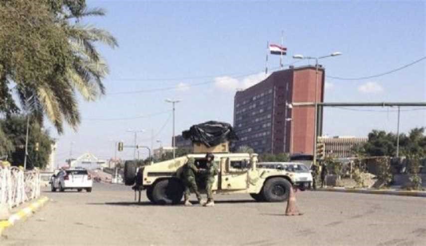 القوات الامنية تبدأ بقطع الطرق المؤدية الى ساحة التحرير وسط بغداد