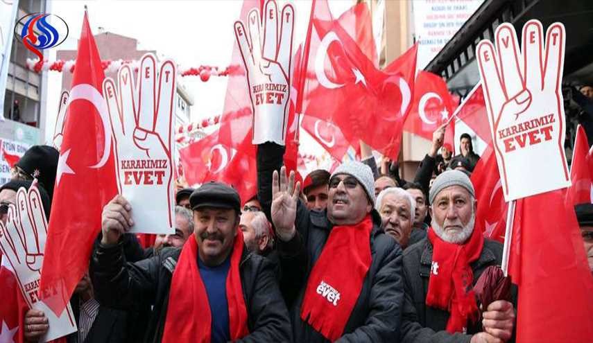 مؤيدو أردوغان يطاردون معارضي نتائج الاستفتاء بشوارع تركيا