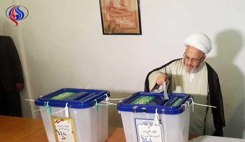 آية الله سبحاني: الحضور الواسع إلى مراكز الإقتراع يسهم في الحفاظ على النظام