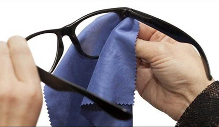تعرف على أفضل طريقة لتنظيف عدسات النظارة دون خدشها
