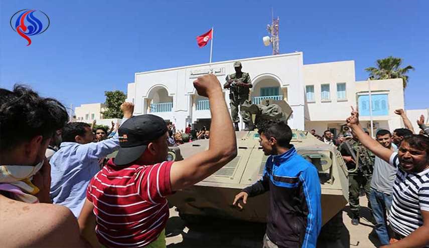 تصاعد الاحتقان في الجنوب التونسي.. الحكومة: الاحتجاجات خرجت عن الطابع السلمي