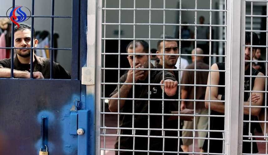 نقل العشرات من الأسرى الفلسطينيين المضربين للمشافي