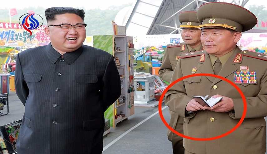 معمای دفتر به دستان اطراف رهبر کره شمالی!