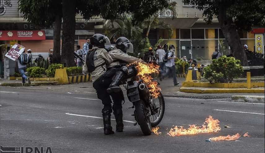 ادامه ناآرامی ها در پایتخت ونزوئلا | تصاویر
