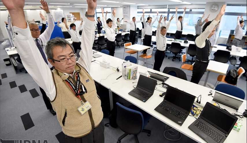 Exercise in Japanese offices / Pictures