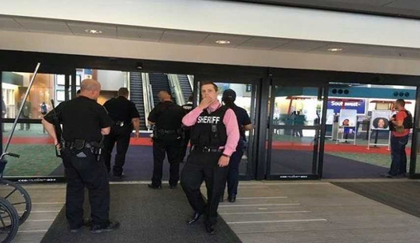 حمله با چاقو به يك افسر پليس در فرودگاهي در ميشيگان آمريكا