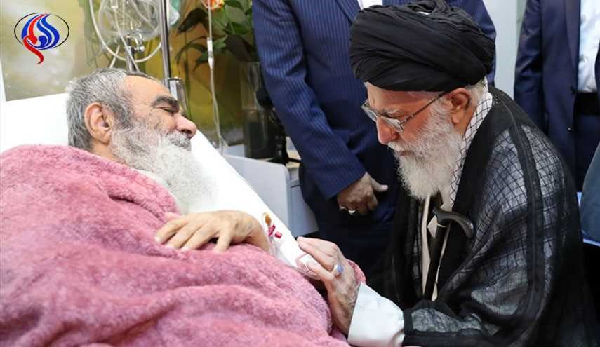 الإمام الخامنئي يزور آية الله مظاهري الراقد في المستشفى