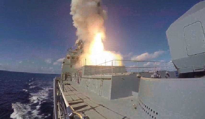 الأسطول الروسي يجري تدريبات رماية قرب سواحل سوريا