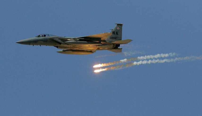 الطيران الروسي والسوري يستهدف مواقع لداعش في دير الزور