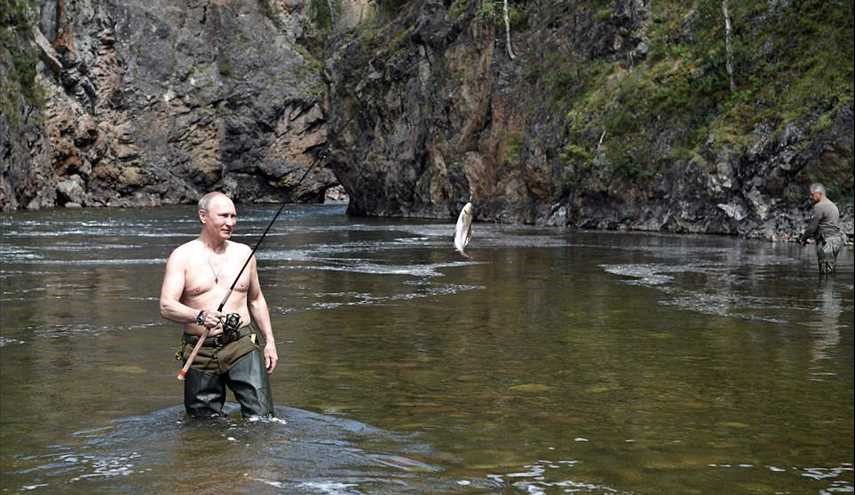 شاهد ماذا يفعل بوتين ووزير دفاعه خلال إجازتهم الصيفية في سيبريا!