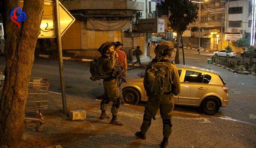 الاحتلال يعتقل 9 فلسطينيين من الضفة بينهم زوجة اسير