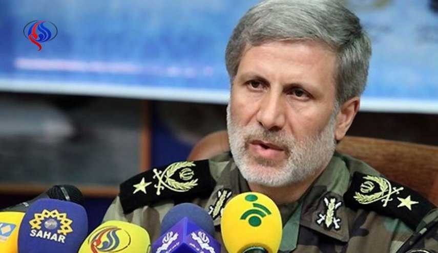 وزير الدفاع الايراني: ازالة الستار قريبا عن غواصة فاتح الايرانية الصنع
