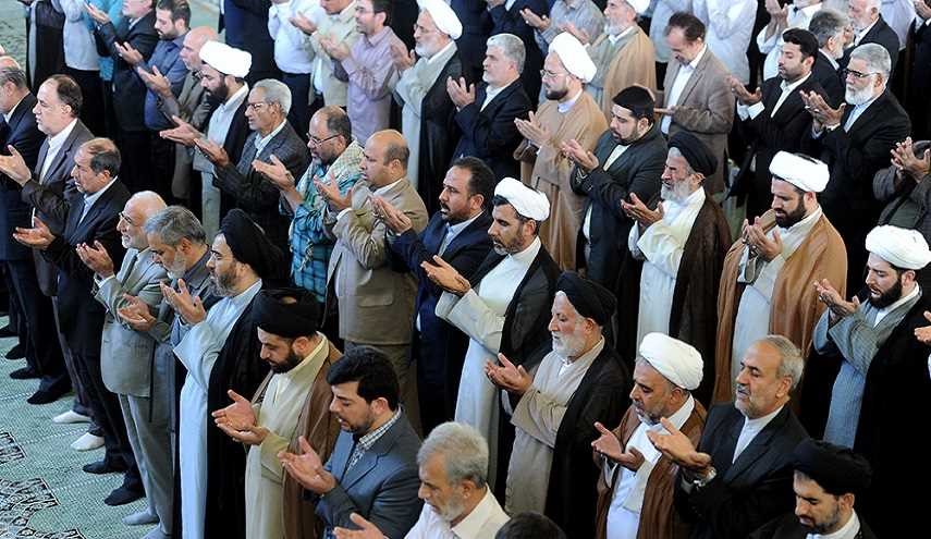 اقامة صلاة عيد الاضحي المبارك في طهران بامامة آية الله كاشاني