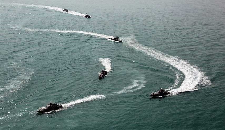 عرض عسكري كبير للسفن والمقاتلات الايرانية في الخليج الفارسي