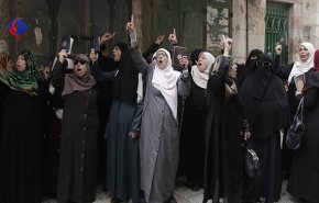تجمع گسترده زنان فلسطینی در مقابل مسجد الاقصی+ویدئو